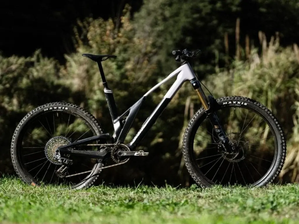 Unveiling of UNNO IKKI: A Lightweight Electric Enduro Bike featuring Full Suspension