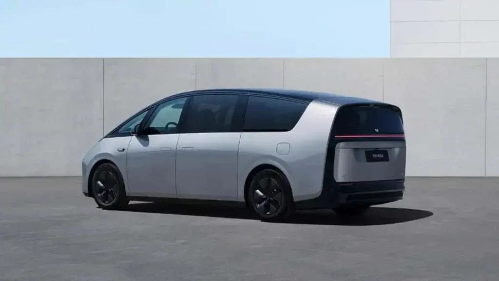 310-Mile Chinese EV Minivan Breaks Speed Charging Record in 10 Minutes