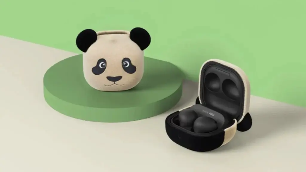 Samsung Launches Furry Panda-Themed Fubao Case for Galaxy Buds