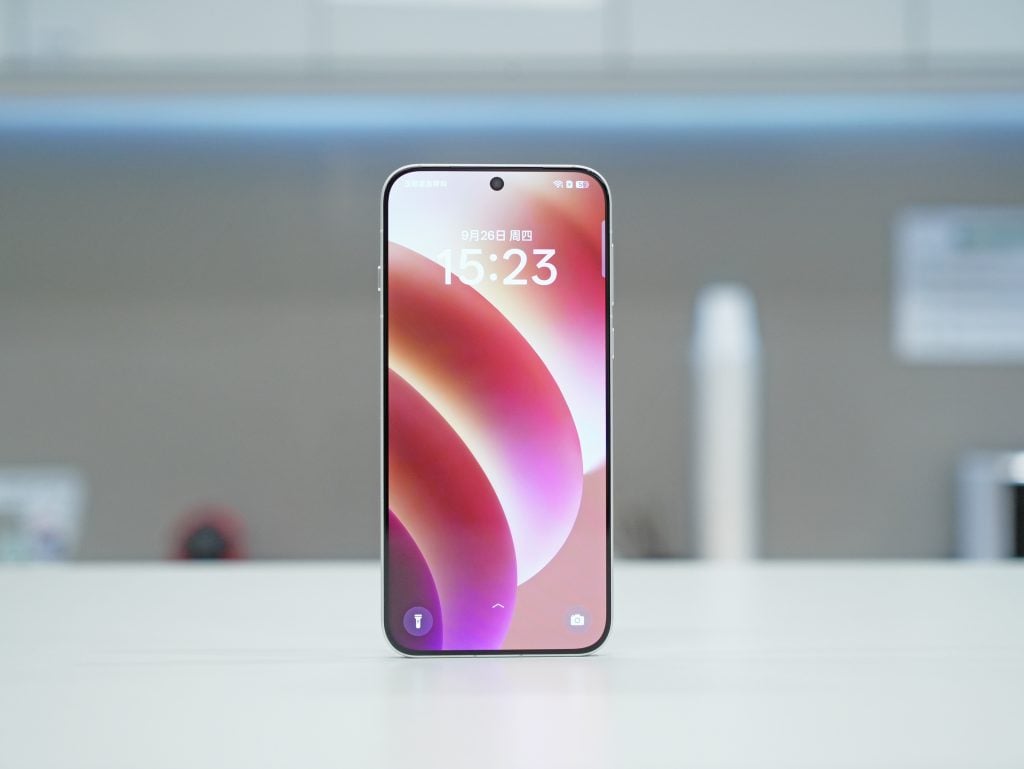 Oppo Find X8 Design Revealed: iPhone-Like Without Dynamic Island