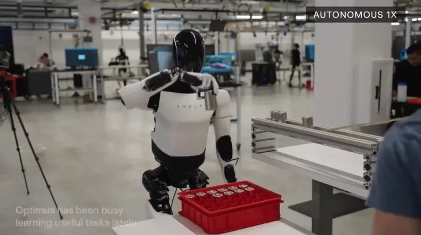 Tesla’s Second-gen Optimus Robot Demonstrates Battery Work in Factory