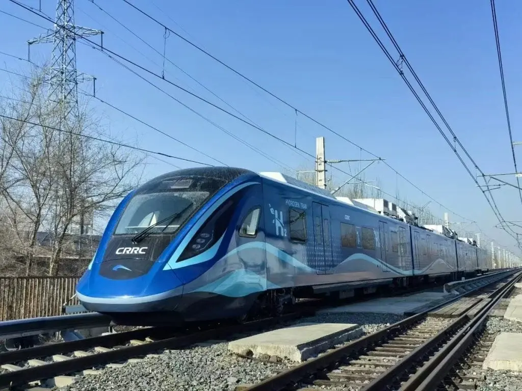 China’s Hydrogen Train: 1,000km Range Test Run Success