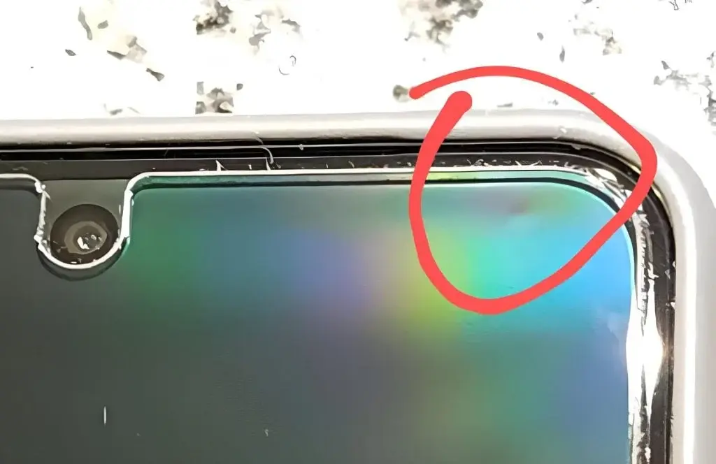 Google addresses user concerns about on-screen impressions of inner components on Pixel 8 Pro