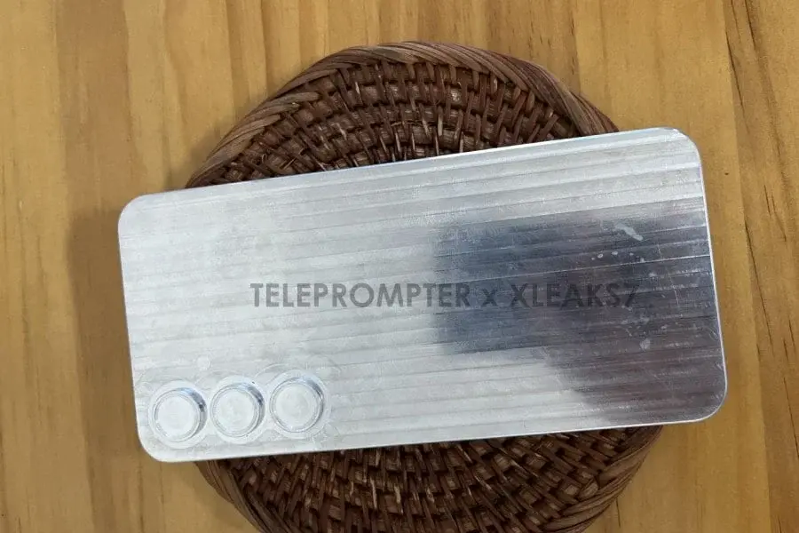 Samsung Galaxy S24 FE Dummy Reveals 2020s Mid-Range Bezels
