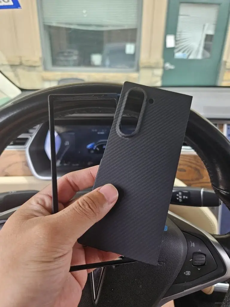 Galaxy Z Fold 6: Slightly Wider Cover Screen, Minimal Change