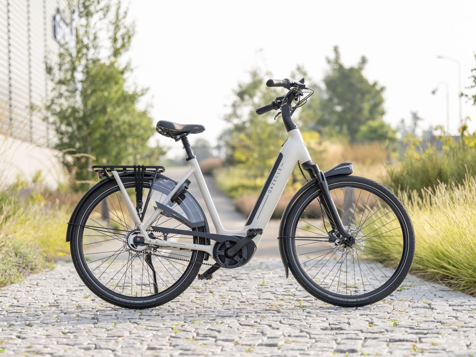 New Gazelle Grenoble C5 Mid-Engine E-Bike with Hub Gears and Belt Drive