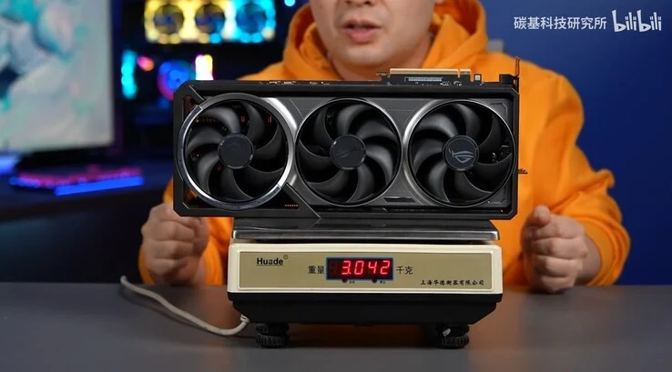 ROG Astral GeForce RTX 5090: 32GB GDDR7 Card Weight Explained