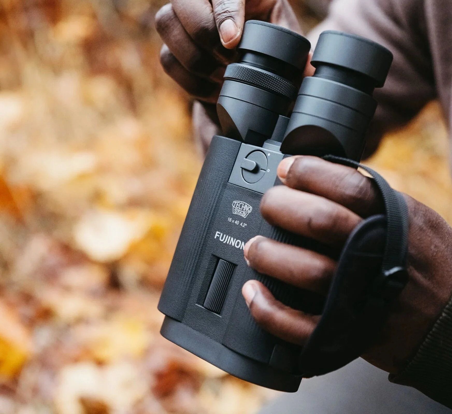 Fujifilm Launches Lightweight TS-L2040 Binoculars with 20x Zoom