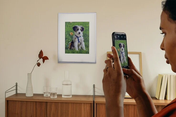 E-ink Picture Frame with 2-Year Battery Life and Tap to Print