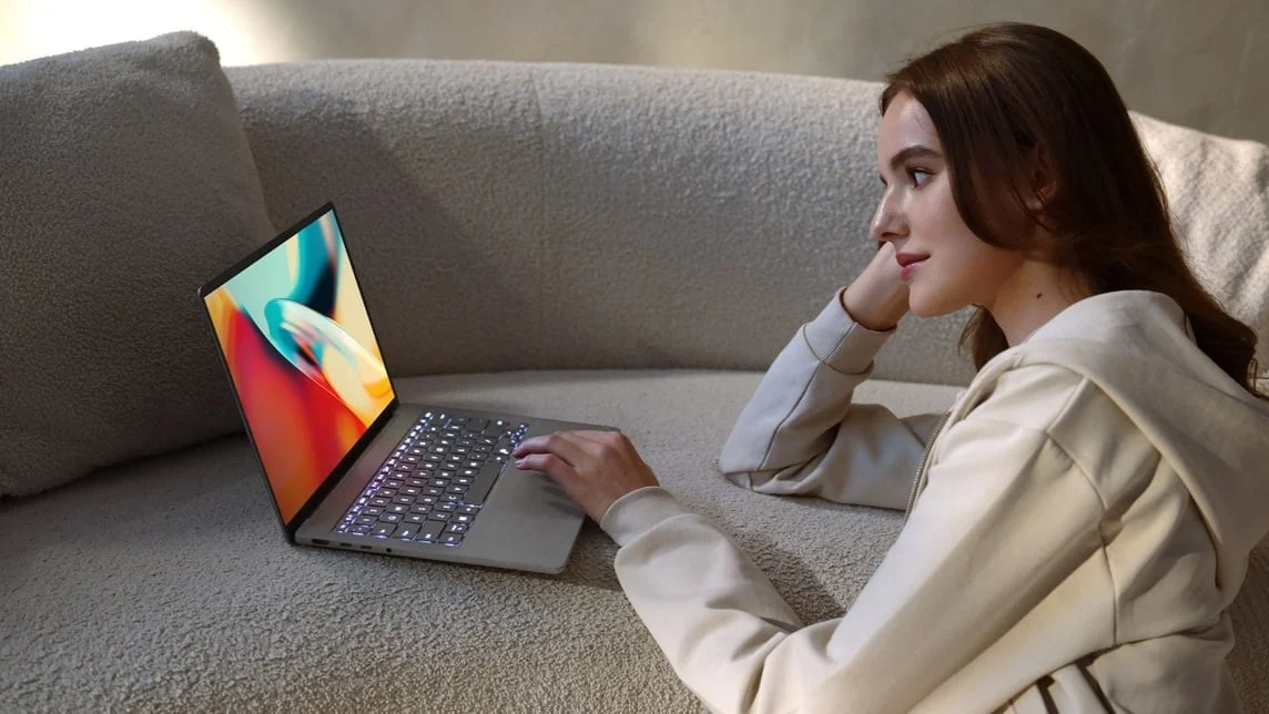 ASUS Zenbook A14: 14