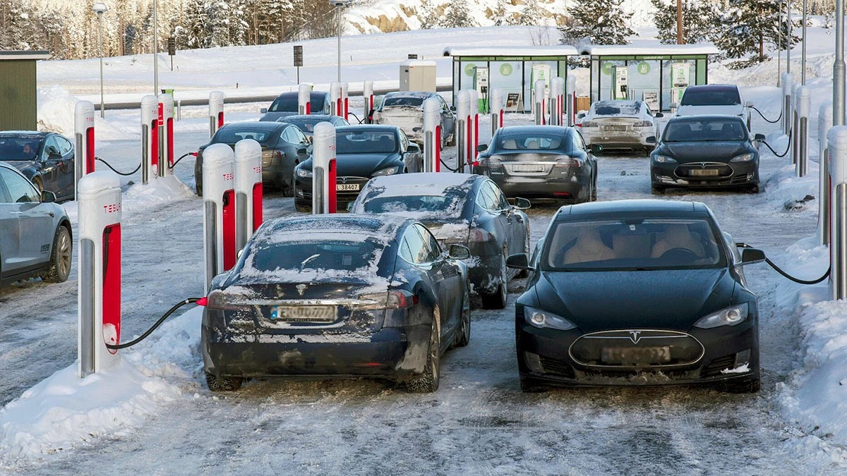 Tesla Superchargers Boost Cold Charging Speed for Model Y LFP Batteries