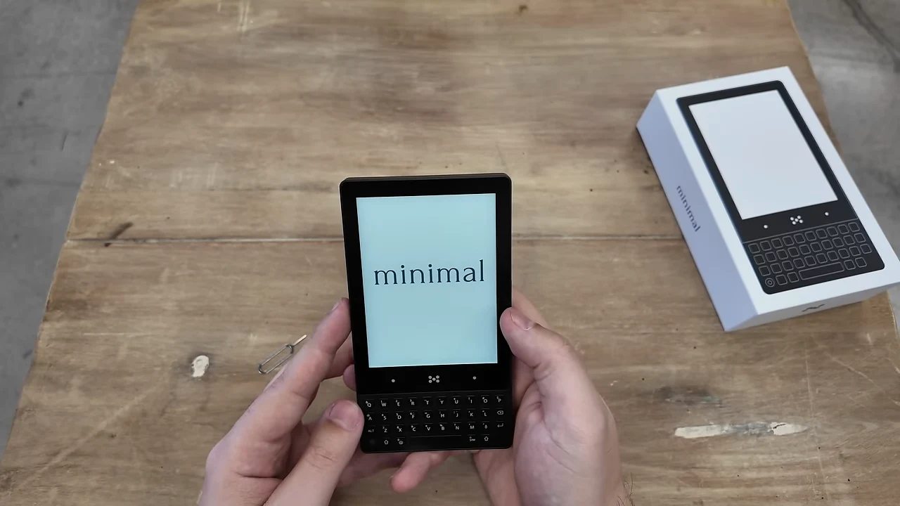 Switch to an E-Ink QWERTY Smartphone for a Simpler Digital Life