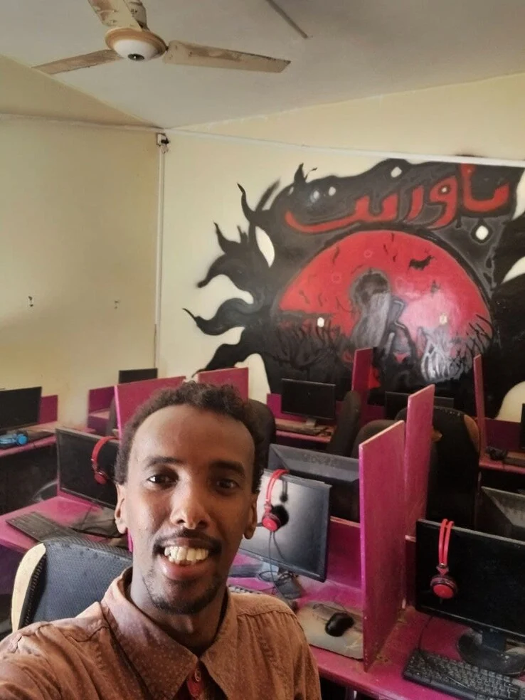Yemen's Internet Café: A Hub for Gaming and Learning
