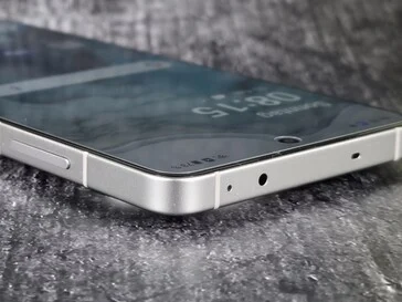OnePlus 13R Review: Attractive Smartphone with Some Shortcomings