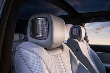 Honda Launches S7: Repairable Battery, Phone Parking, S2000 Design