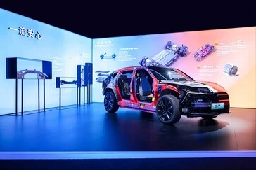 Honda Launches S7: Repairable Battery, Phone Parking, S2000 Design