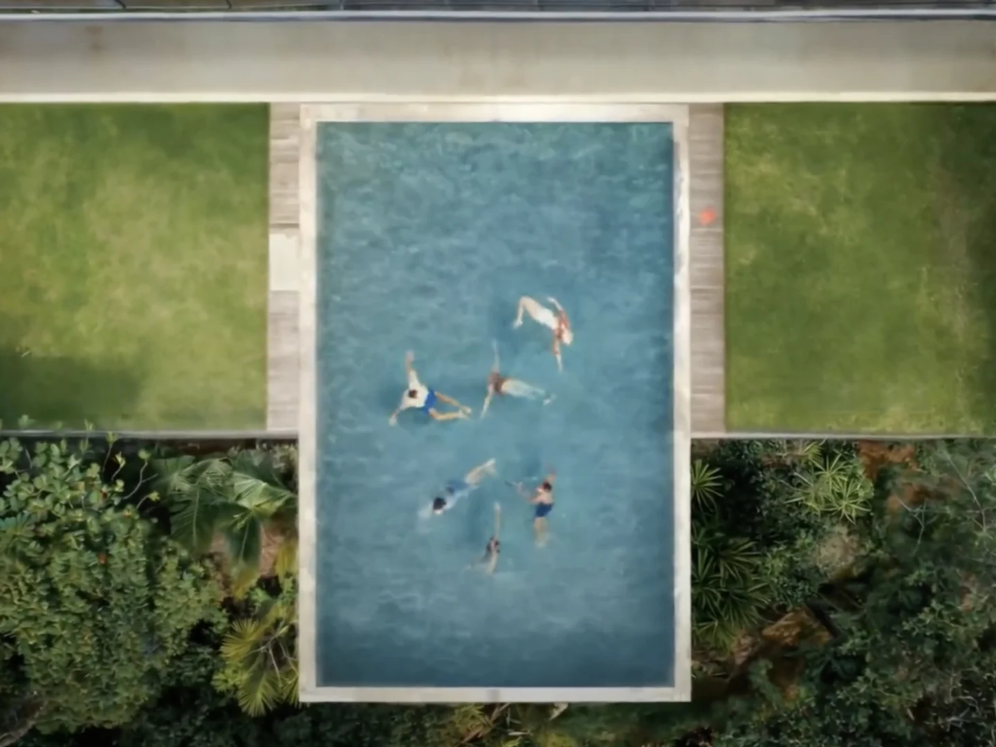 Huawei Teases New Wider Clamshell Foldable Like iPhone Fold