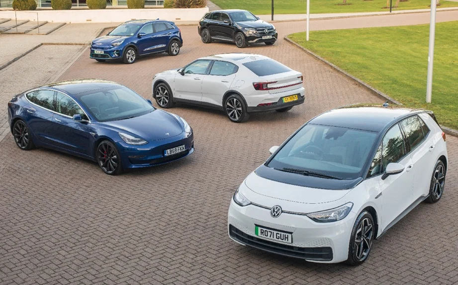 Young Drivers Choose Electric Cars Over ICE, Paying £16,000 More