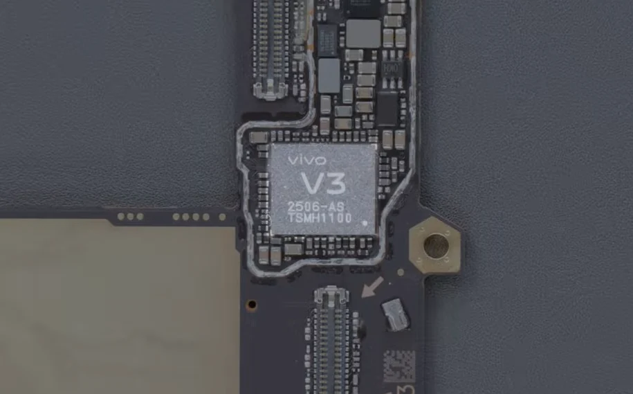 Inside Look at the Vivo X200 Ultra: Design and Features Revealed