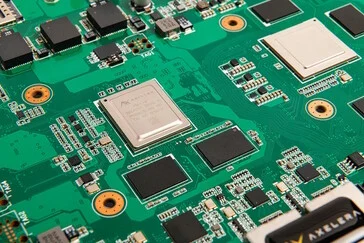 Metis Compute Board: 6x NPU AI Performance vs Intel Core Ultra 9