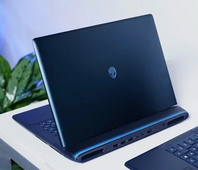 Alienware Area-51 Gaming Laptop with RTX 5080 & Thunderbolt 5 Available