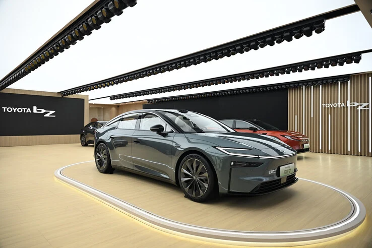 New Toyota BZ7 Flagship Electric Sedan Unveiled