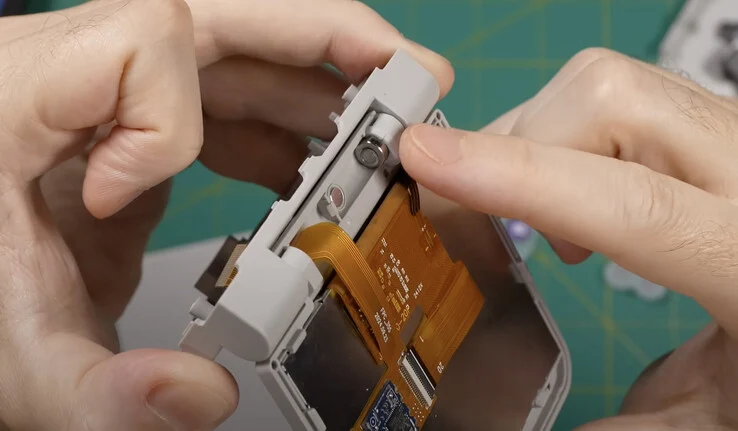 Miyoo Flip V2: Anbernic RG35XX SP Rival Faces Display Issues