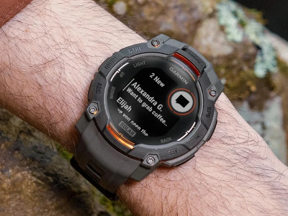 Garmin Updates AMOLED and MiP Smartwatches to Fix Crash Issues