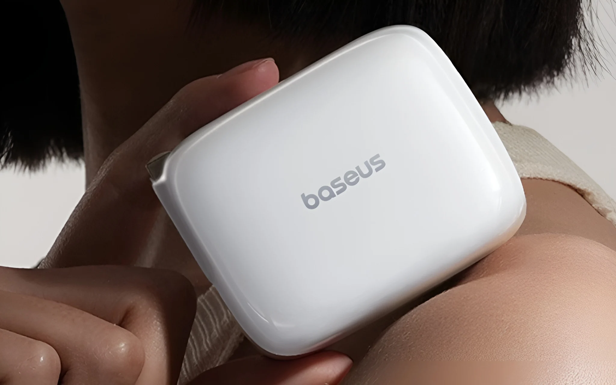 Baseus 67W 3C GaN Charger: Retractable Cable & AI Thermal Control