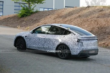2026 Model Y Performance Seen Testing at Racetrack Before Release