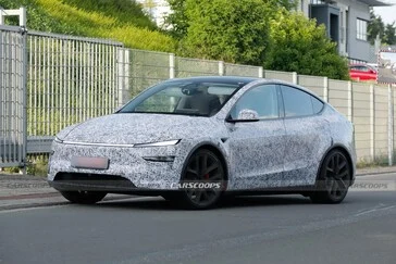 2026 Model Y Performance Seen Testing at Racetrack Before Release