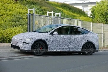 2026 Model Y Performance Seen Testing at Racetrack Before Release