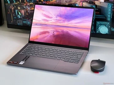 Lenovo Yoga Slim 7 14 Review: Great OLED, Poor Chassis Quality