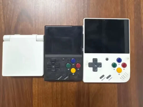 Miyoo Mini Flip: Compact Clamshell Handheld for Gaming Enthusiasts