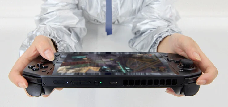 Tenku Luna: New Japanese Handheld with Dual USB4 and 120Hz Display