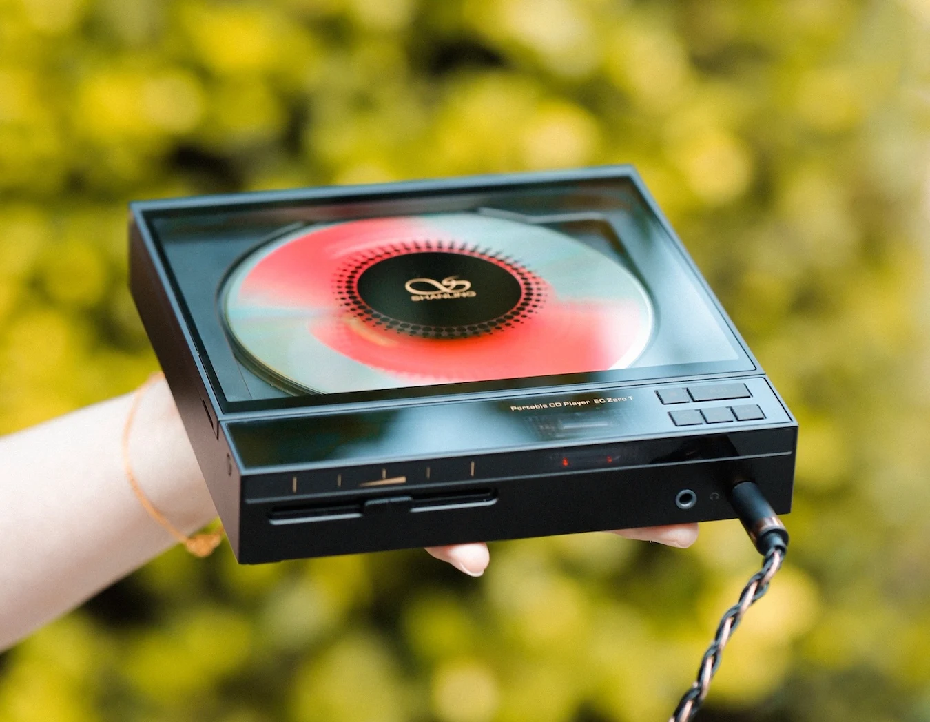 Shanling Launches Portable CD Player with Vacuum Tubes and R2R DAC