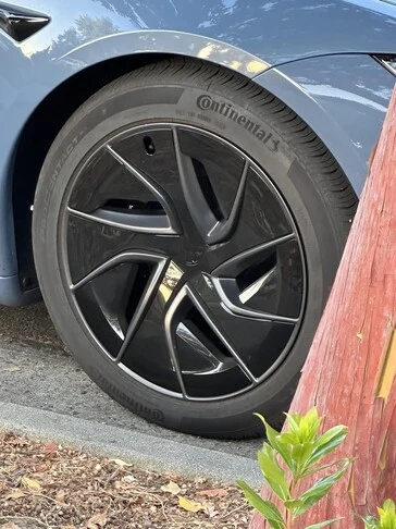 2026 Tesla Model S Facelift Revealed in New Blue Color