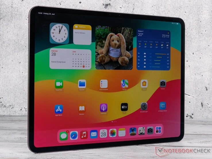 Apple iPad Pro: Slimmer Bezels Coming with Tandem OLED Display