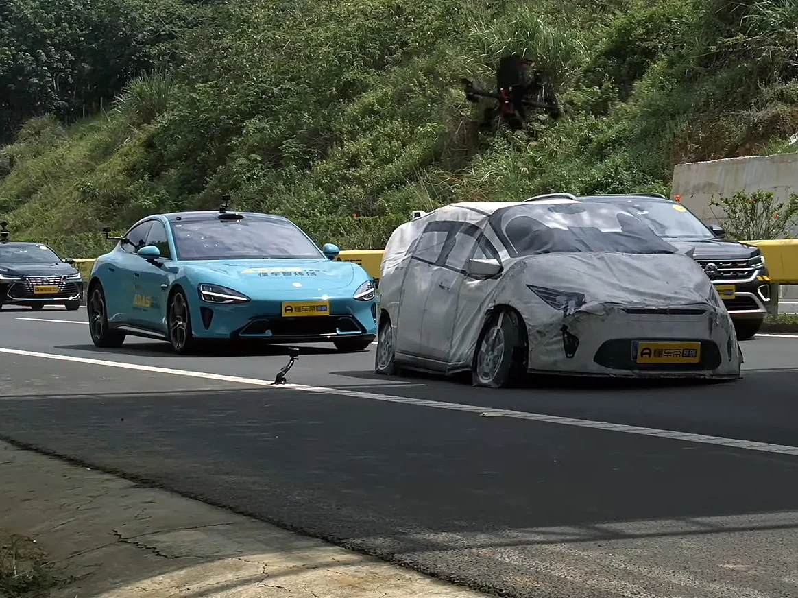 Tesla FSD Outperforms Chinese Rivals in Independent Testing