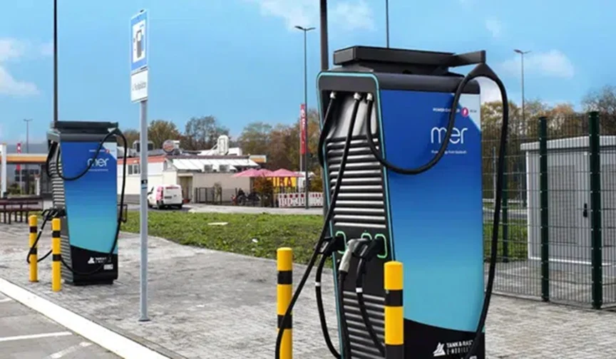 UK EV Charging Network Grows 27% to Over 82,000 Chargepoints