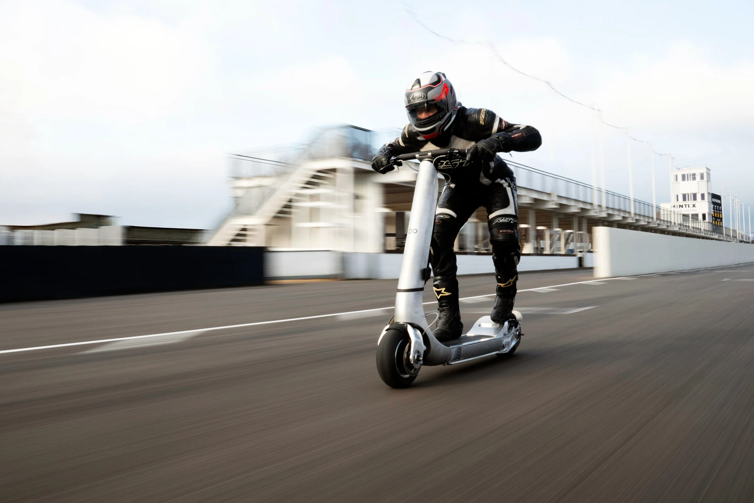 World’s Fastest E-Scooter: Bo’s Turbo Hits 100 MPH, 150-Mile Range