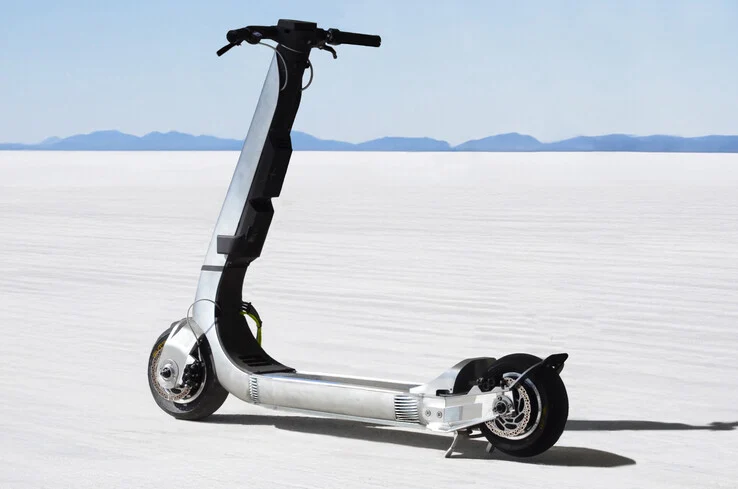 World's Fastest E-Scooter: Bo's Turbo Hits 100 MPH, 150-Mile Range