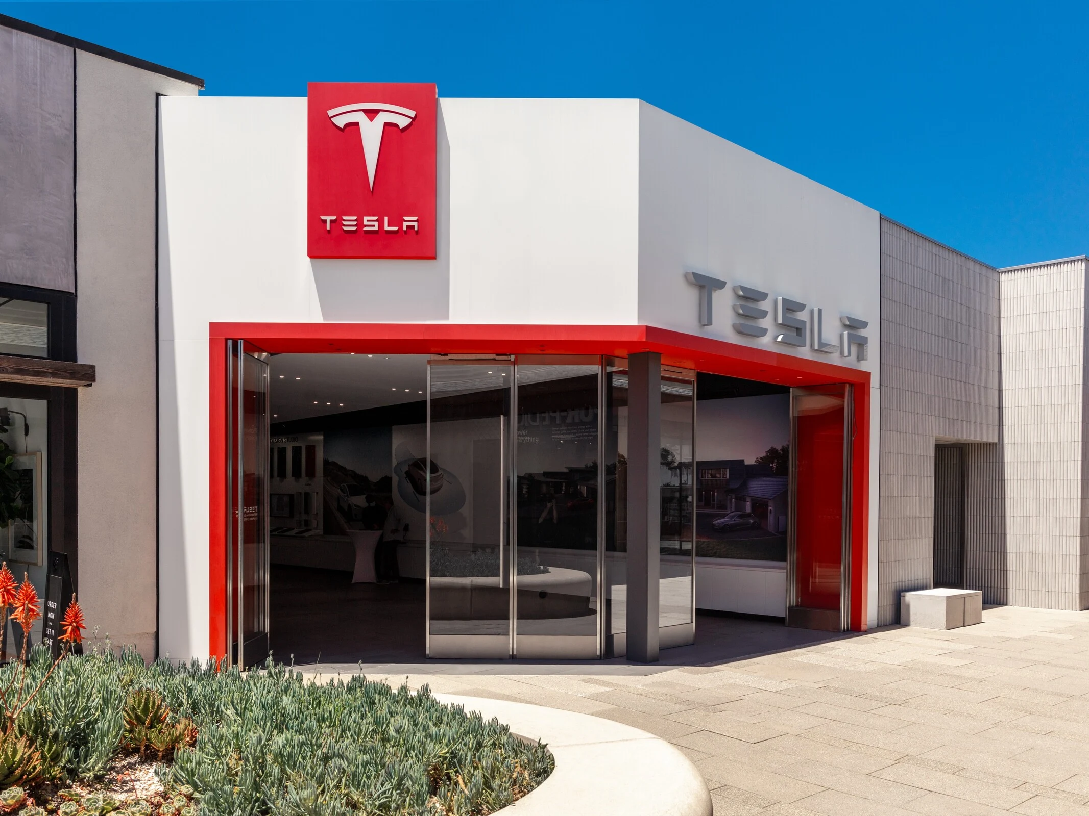 Samsung Foundry Secures $16.5B Deal with Tesla for Auto Chips