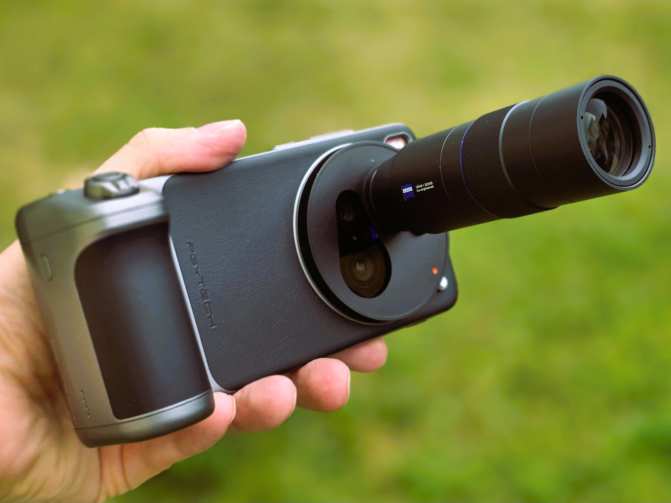 Vivo X200 Ultra: Transform Your Android into a Pro Camera with Zeiss