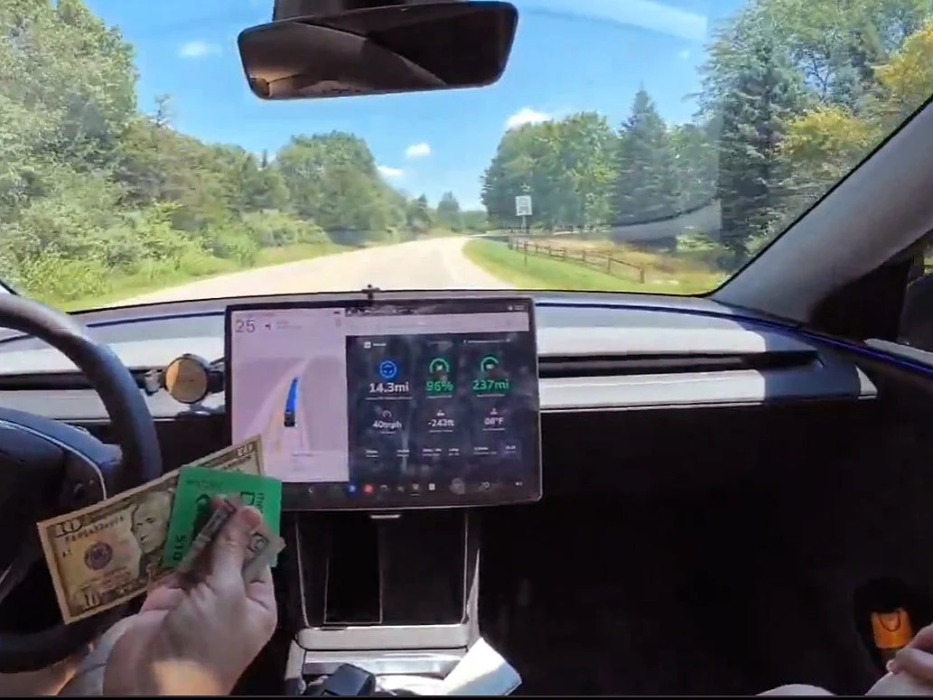 Tesla FSD Monitors Toll Booth Payments for Autonomous Driving