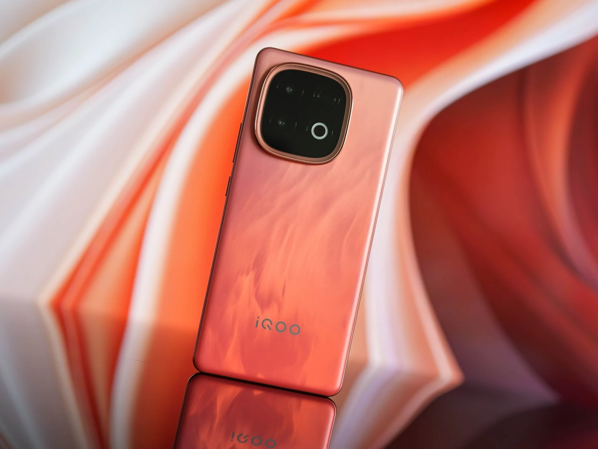 iQoo Smartphone Leak: 8,000mAh Battery in Familiar Design