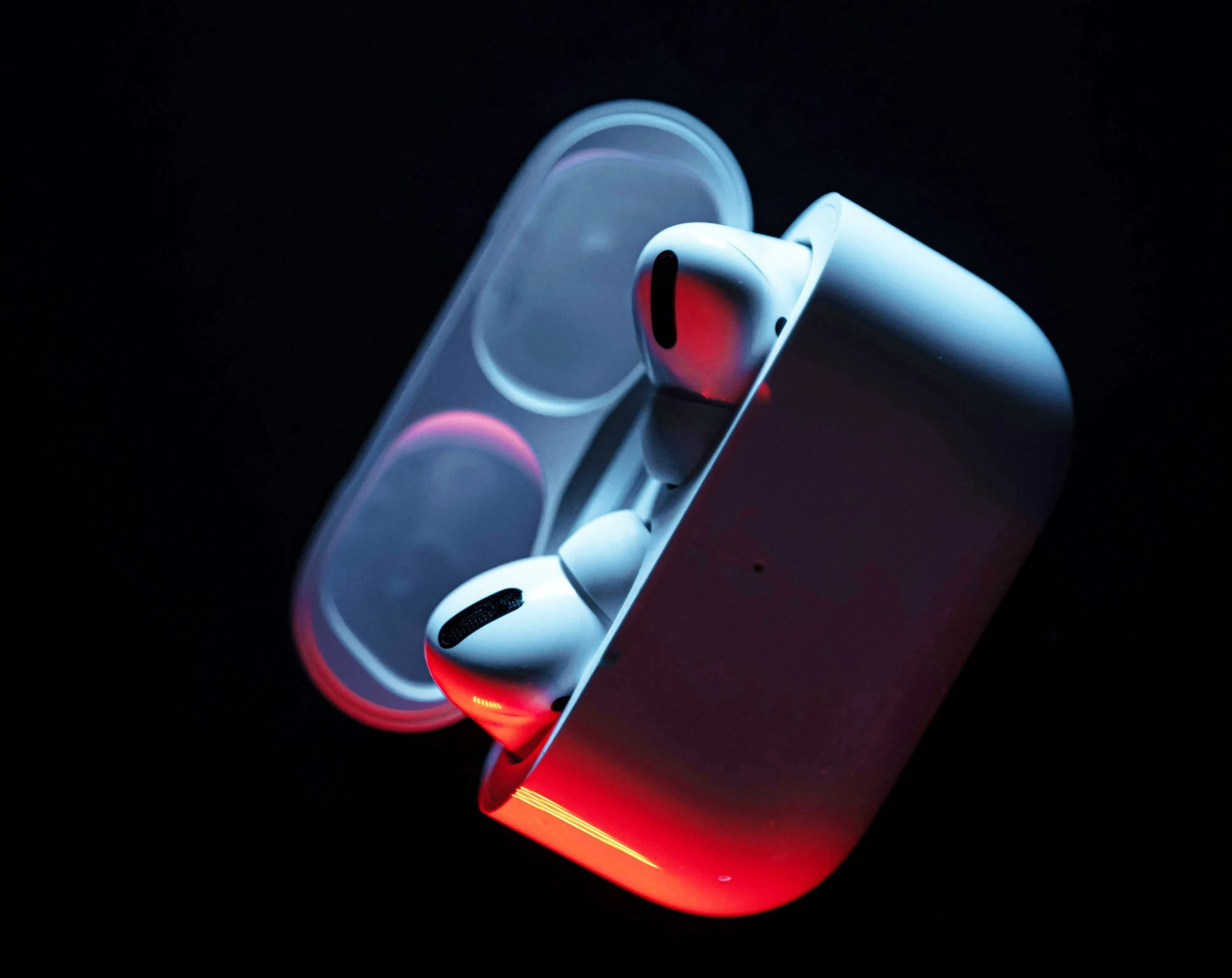 Apple AirPods Pro 3: Smaller Charging Case with Gesture Control