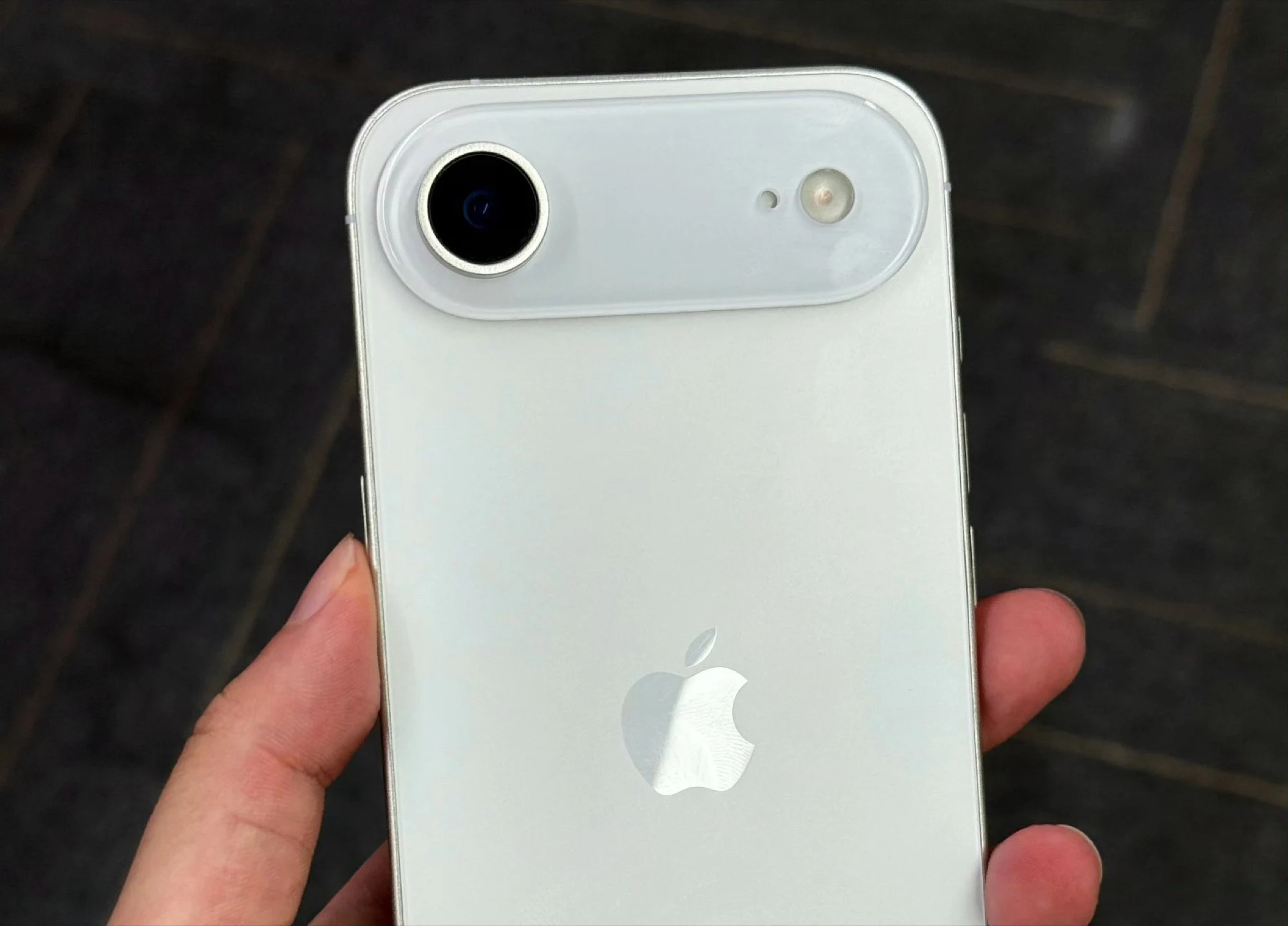 Apple iPhone 17 Air Leak: Small Battery with Metal Shell Benefits