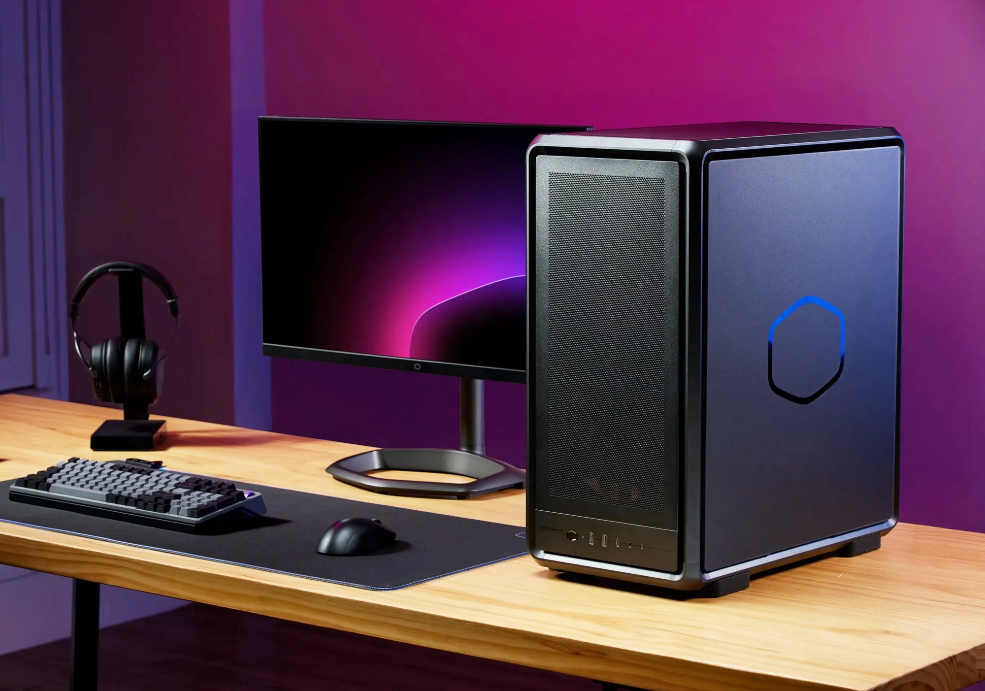 Cooler Master Launches MasterFrame 500 Mesh with Four 200mm Fans