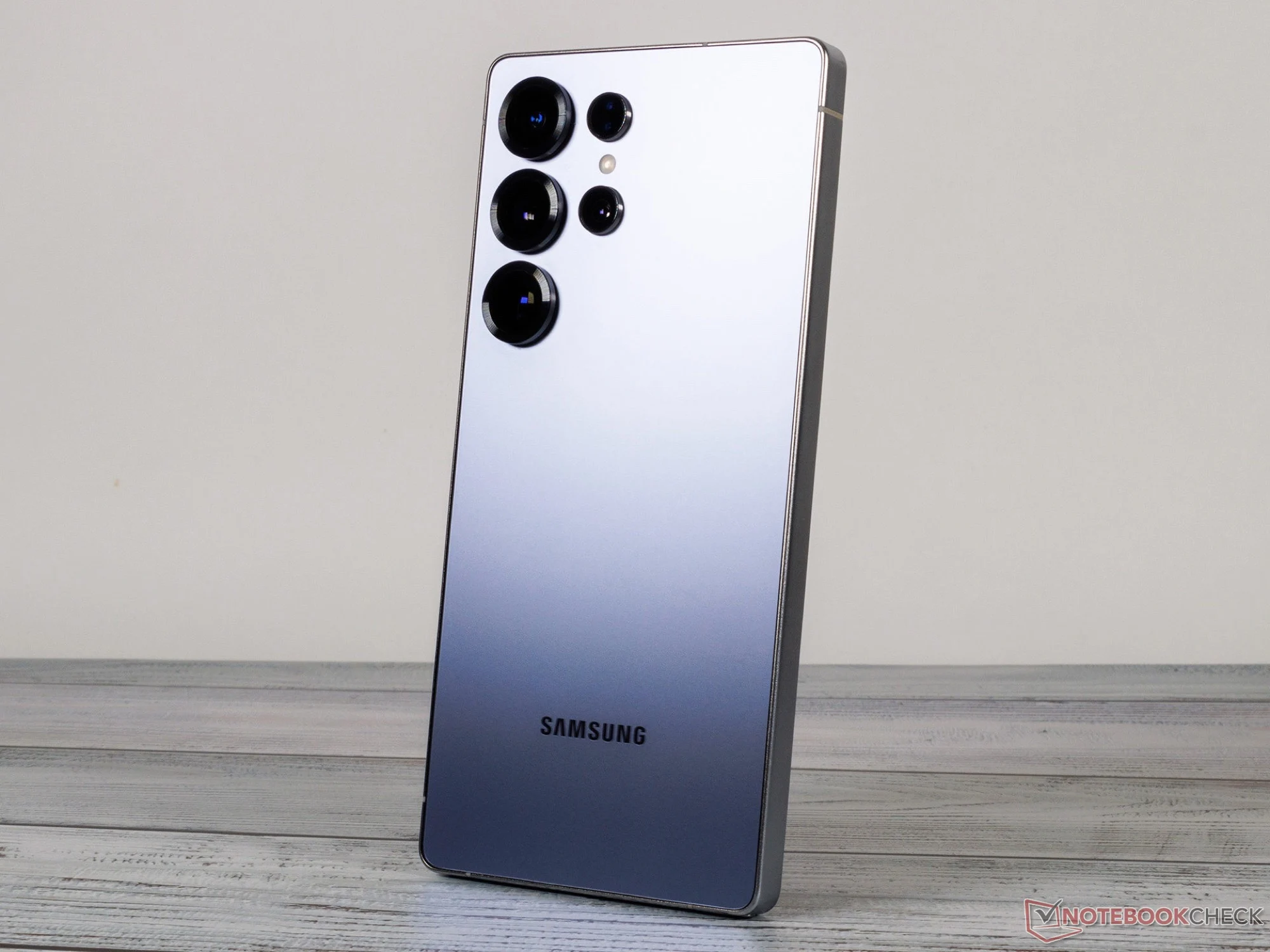 Samsung Galaxy S25 Ultra Users Report Moon Photography Problems